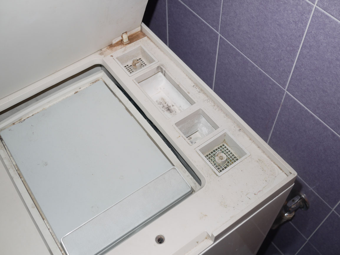 Dirty washing machine 30 years old